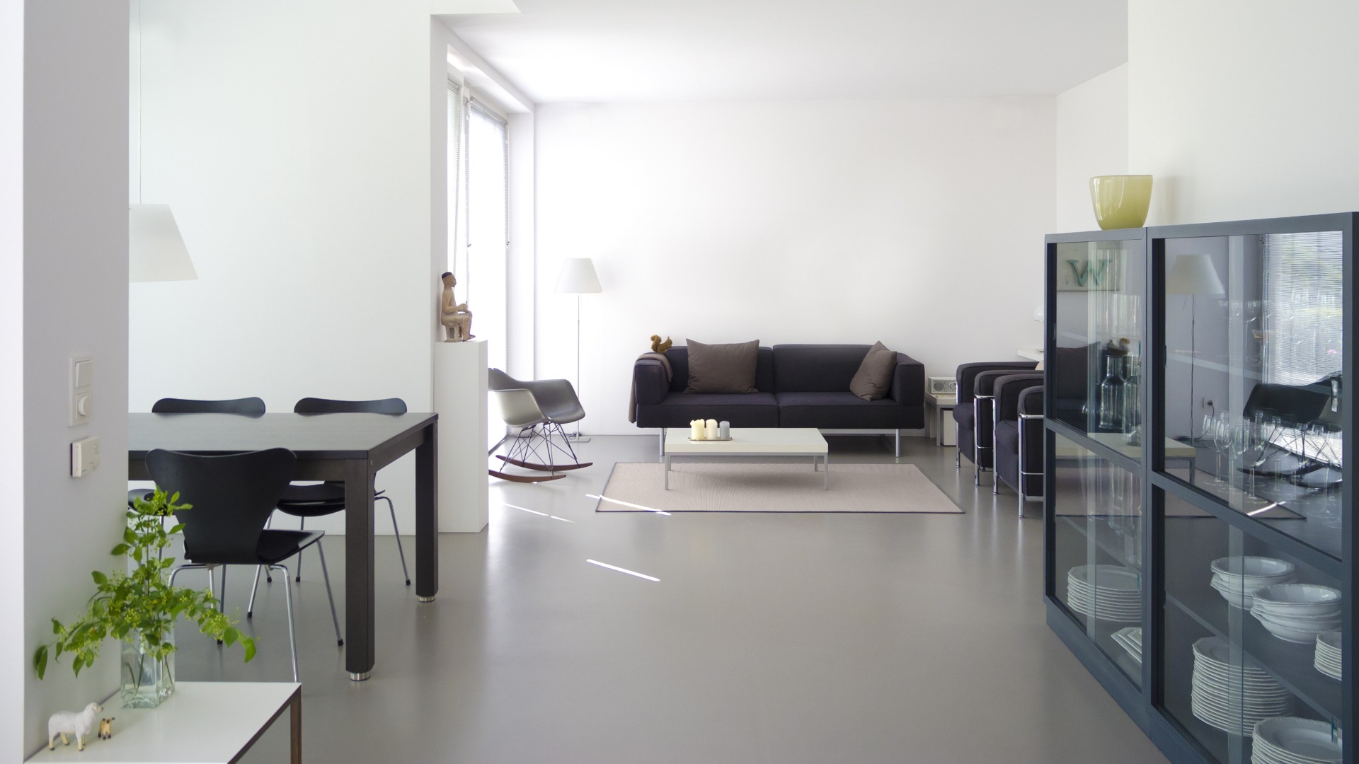 Modernes Wohnzimmer ohne Bilder